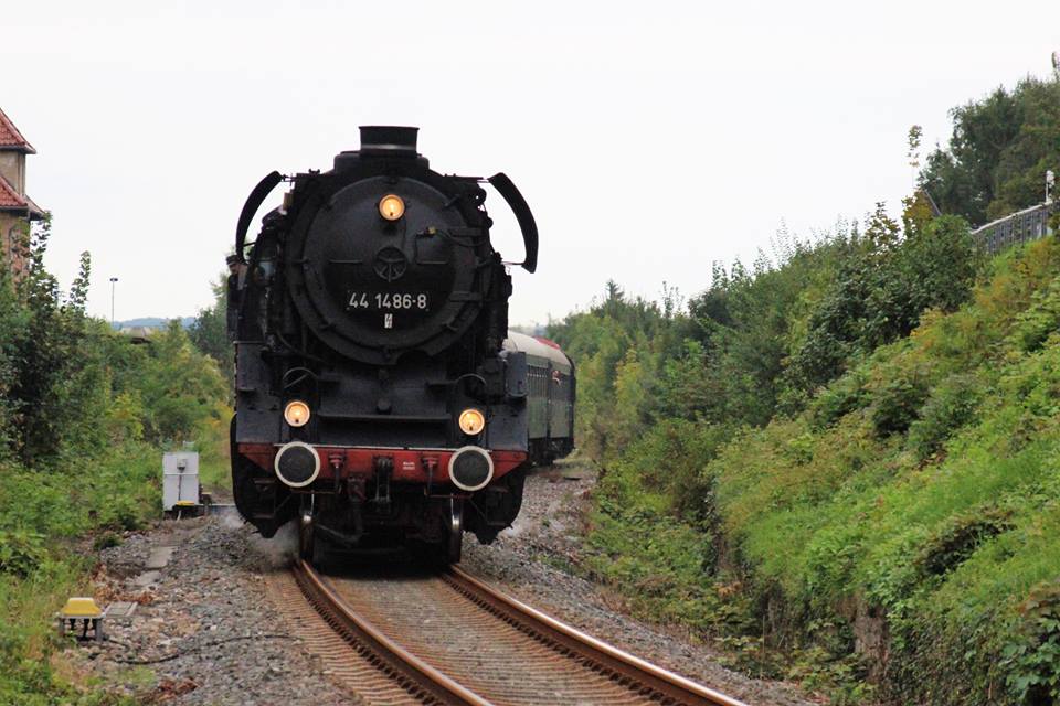 EFSFT 44 1486-8 mit dem DPE 24178 aus Magdeburg, am 09.09.2017 in Freyburg. (Foto: Thomas Schlesinger)