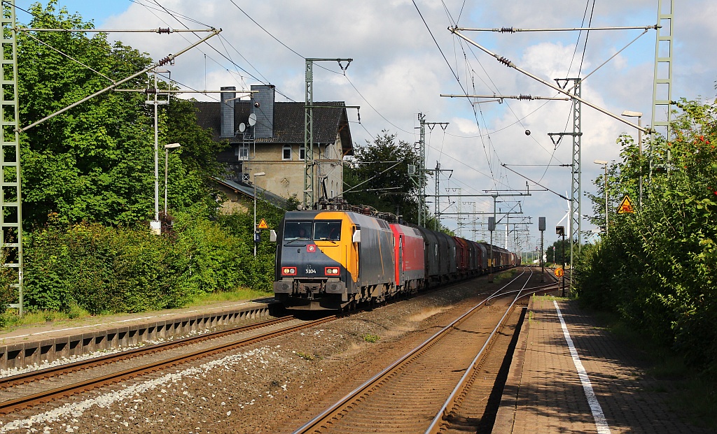 EG 3104 und 3108 mit Gz bei der Durchfahrt in Jübek. 11.08.12