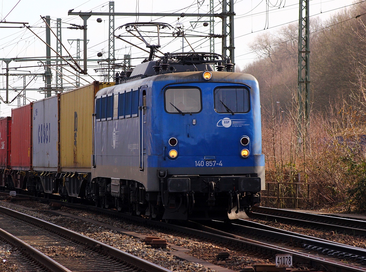 EGP 140 857-4 mit Containerzug aufgenommen in Hamburg-Harburg am 11.03.2015