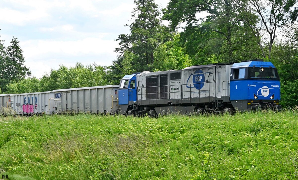 EGP 272 001-9 schob einen schotterzug vom glinder bahnhof nach koops,15.06.22 