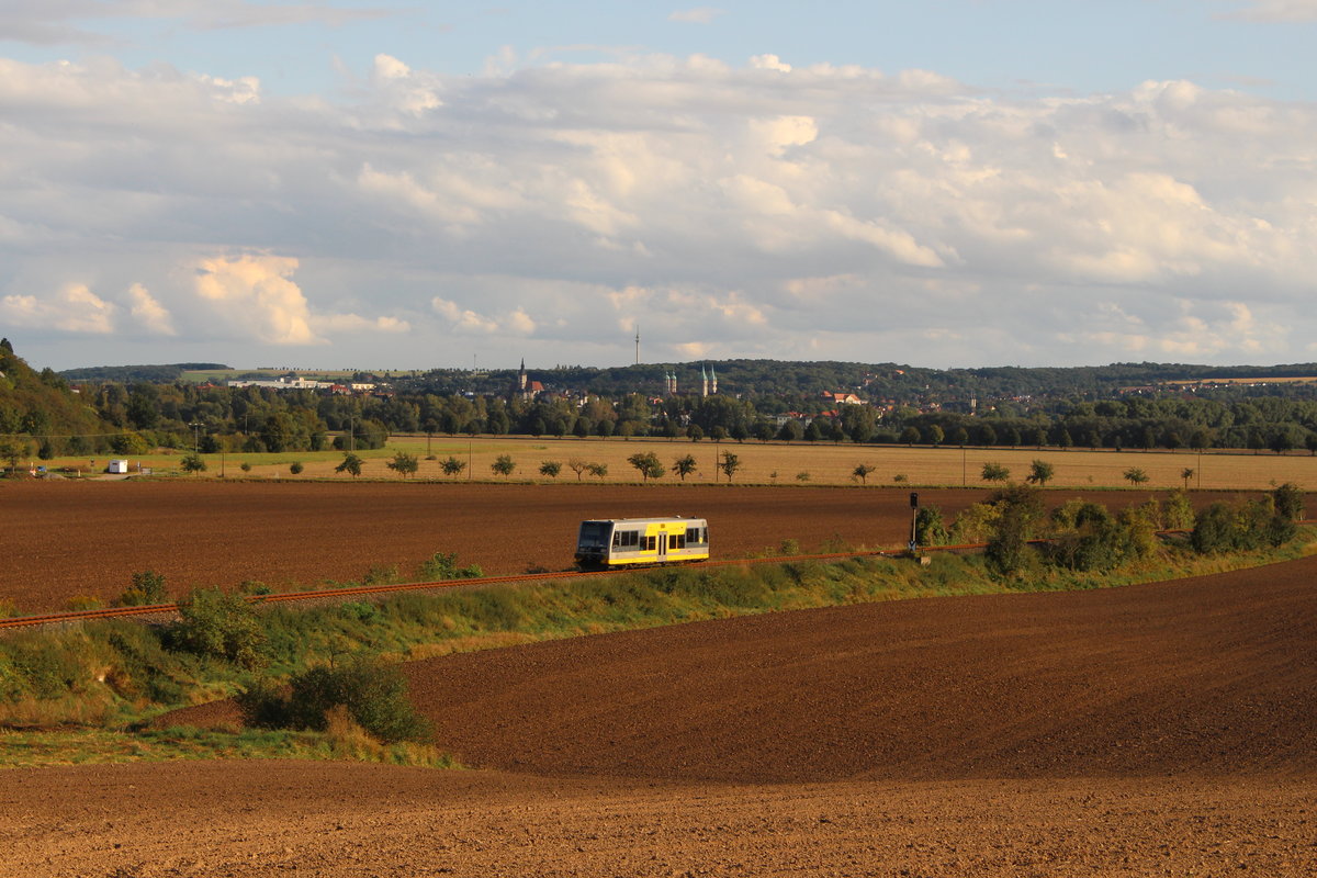Ein 672er der Burgenlandbahn als RB 26885 von Wangen nach Naumburg Ost, am 16.09.2017 bei Kleinjena. (Foto: Jens-Peter Ruske)