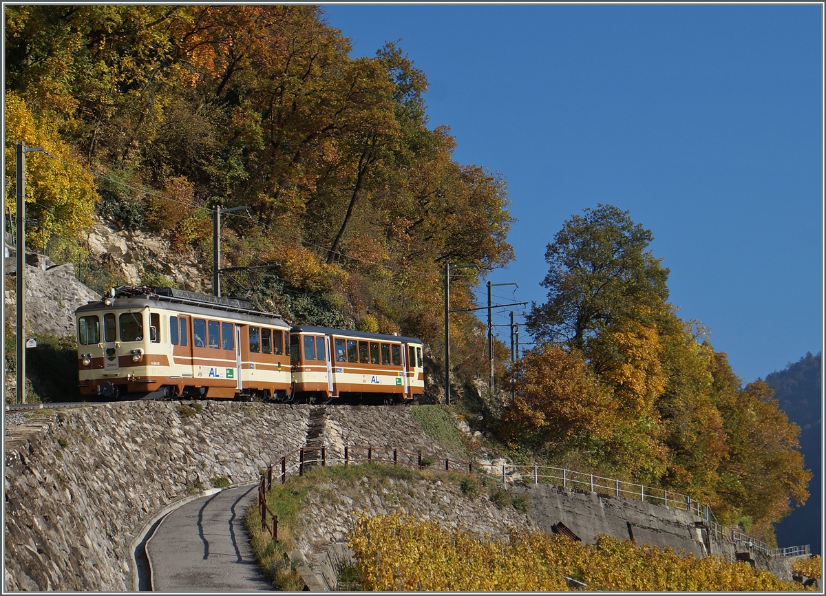 Ein A-L Zahnradbahnzug oberhalb von Aigle.
01. Nov. 2015