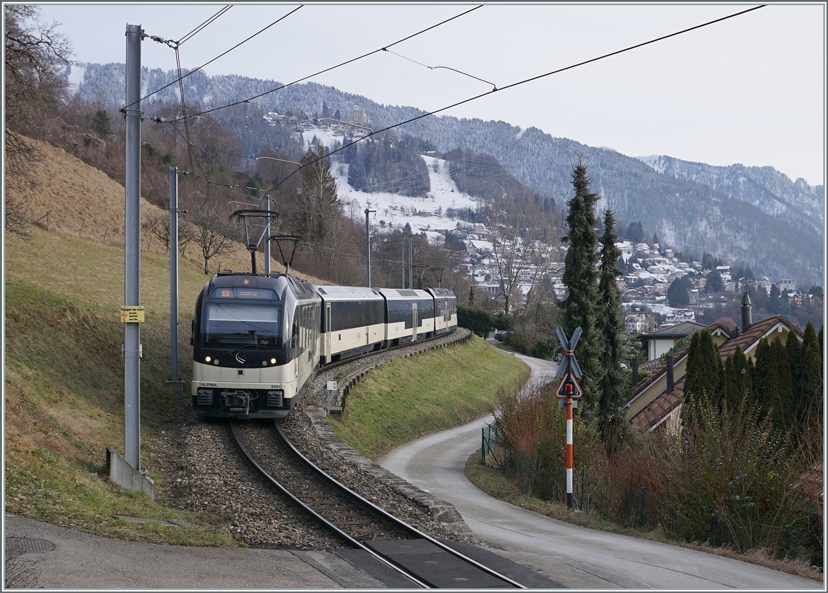 Ein Alpina MOB Regionalzug von Zweisimmen nach Montreux kurz vor Chernex. 

9. Jan. 2021