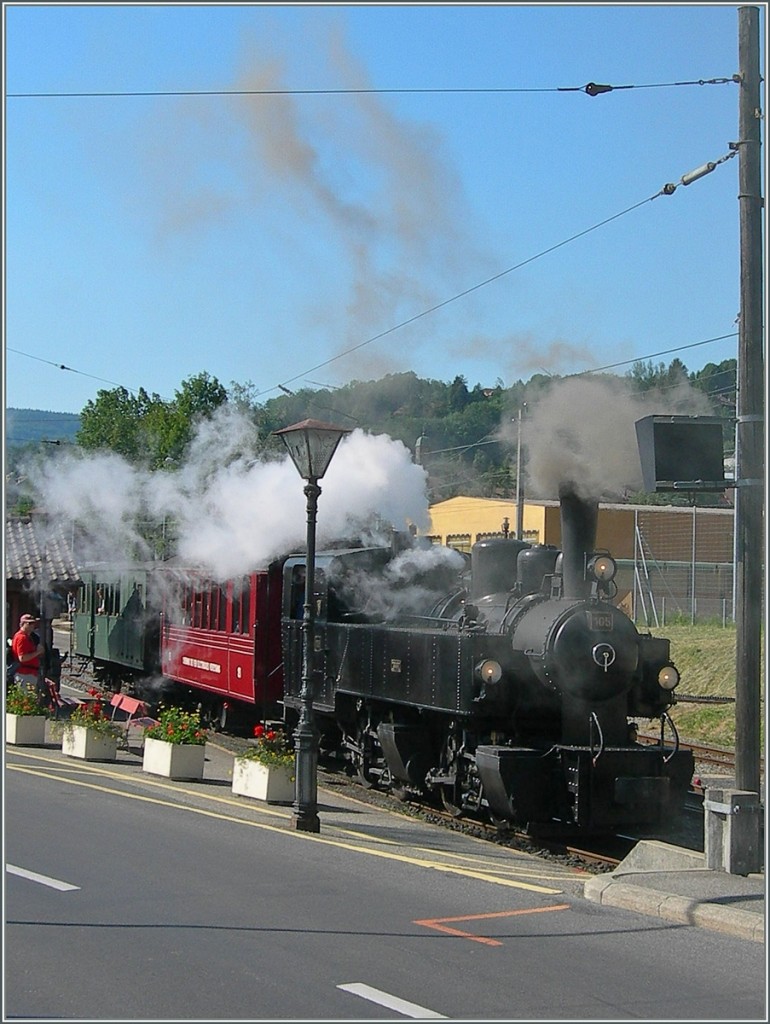 Ein altes Bild der B-C Dampflok  105 , als diese noch ein dunkles Fahrwerk aufweis.
3. Juni 2006