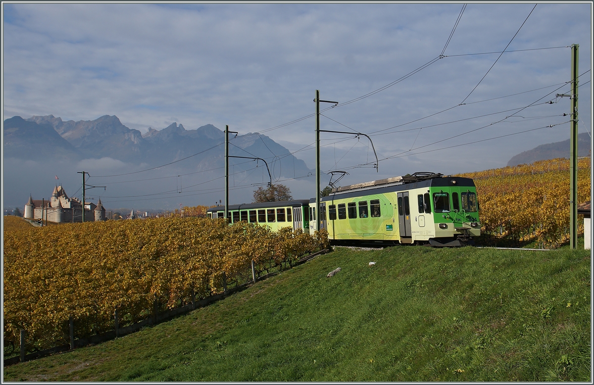 Ein ASD Regiolazug oberhalb von Aigle.
4. Nov. 2015