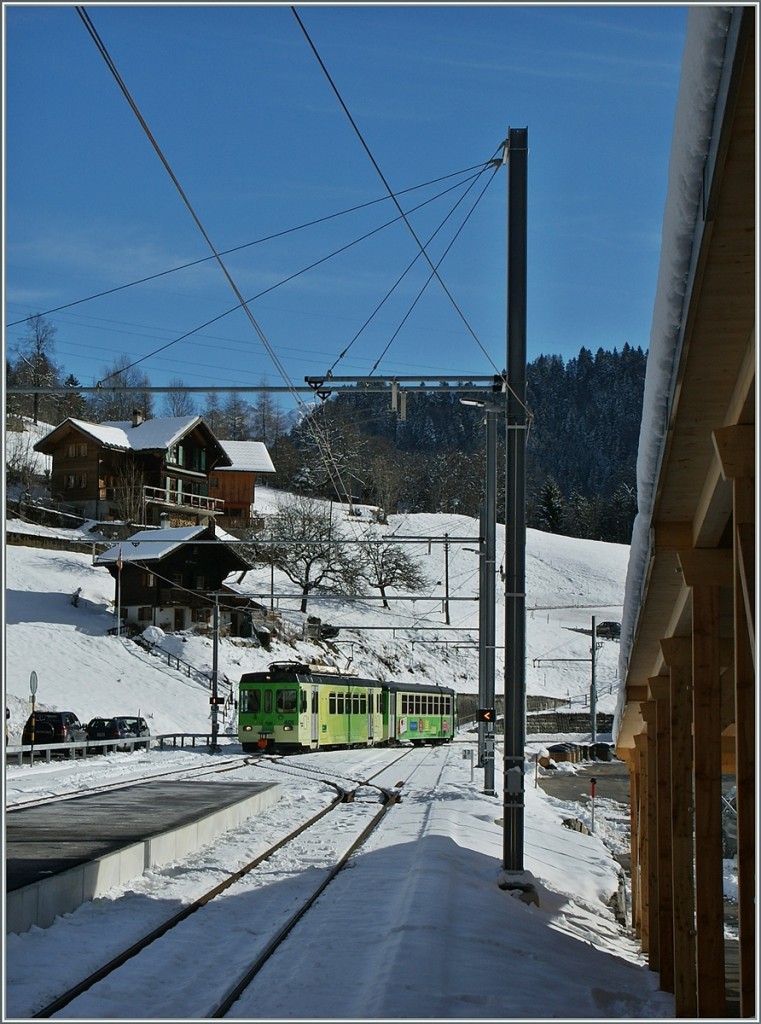 Ein ASD Regionalzg erreicht den neu gestalteten (Kopf)-Bahnhof Le Sépey.
25. Jan. 2014