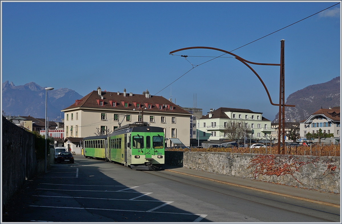 Ein ASD Regionalzug nach Les Diablerets in den Strassen von Aigle.
18. Nov. 2018