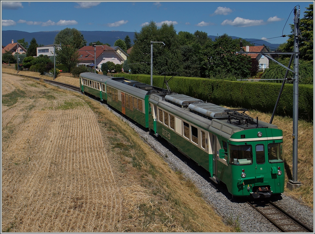 Ein BAM Regionalzug zwischen Le Marains und Vufflnes le Château.
21. Juli 2015