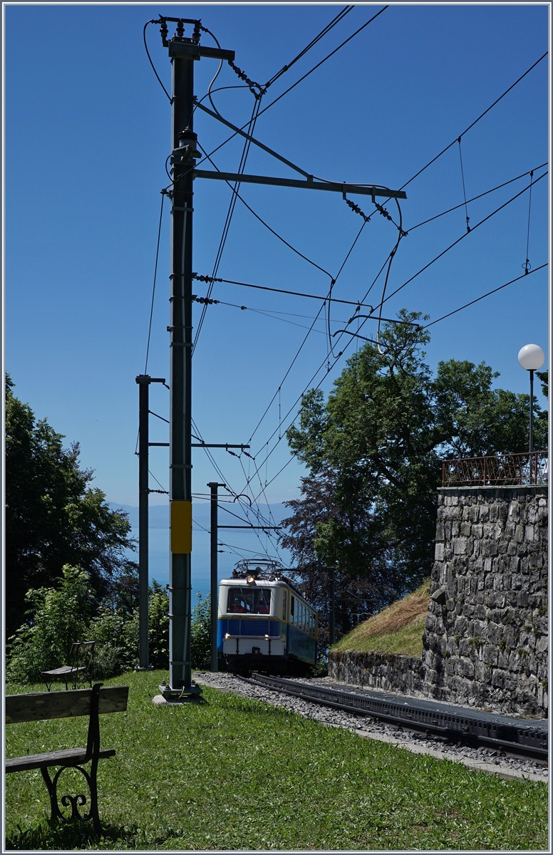 Ein Bhe 2/4 erreicht Caux.
3. Juli 2016