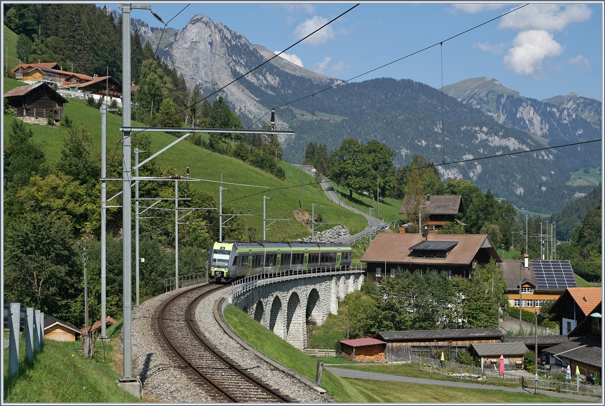 Ein BLS RABe 535 bei Garstatt. 

19. Sept. 2020