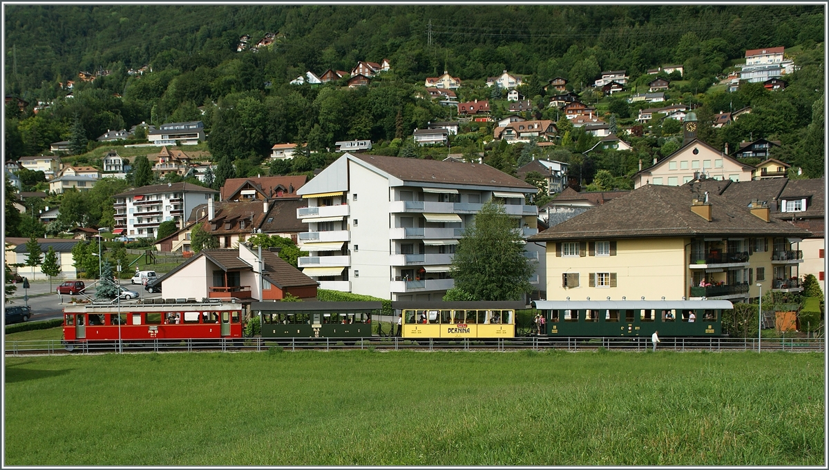 Ein bunter B-C Zug auf dem Weg von Blonay nach Vevey. 
Blonay, den 12. Juni 2011