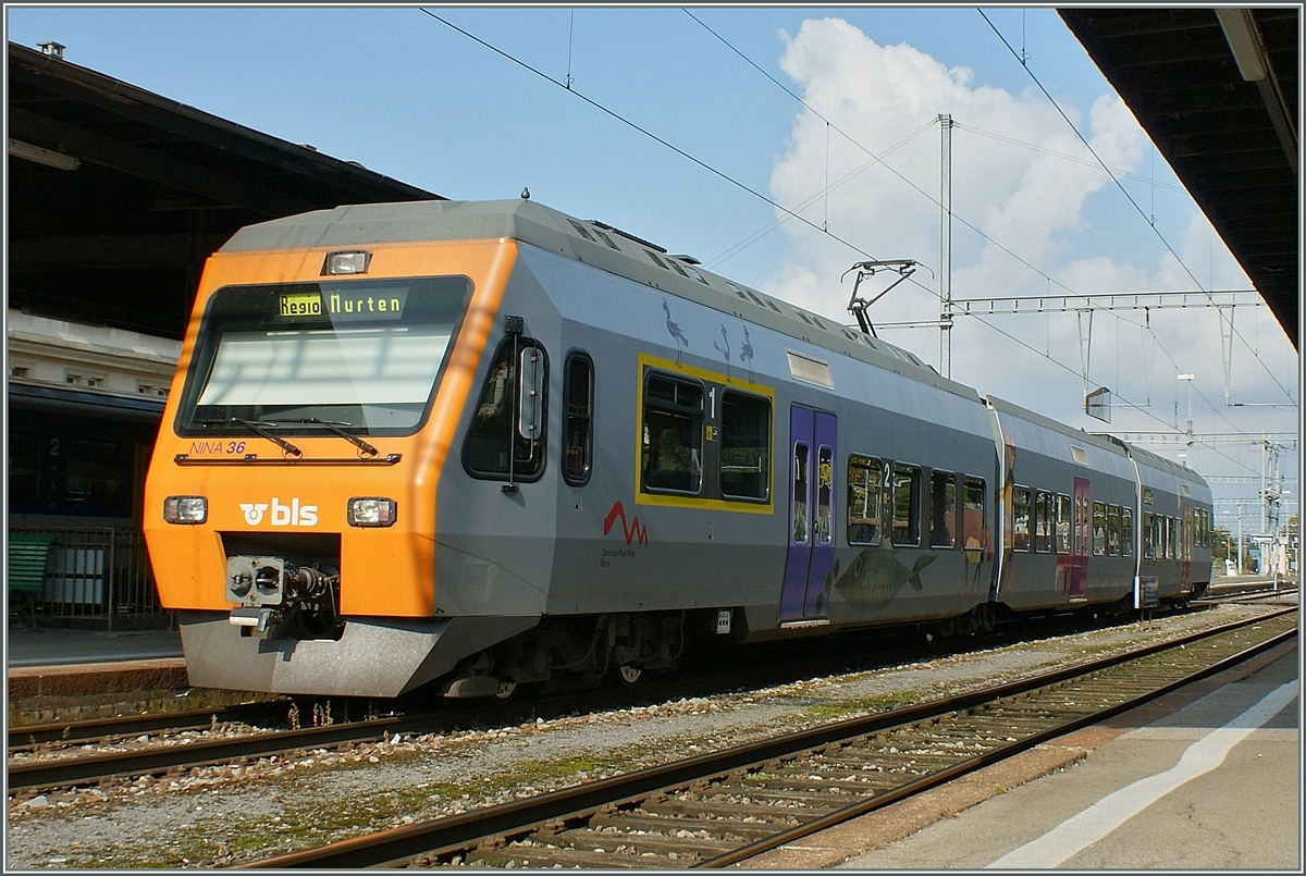 Ein bunter BLS Nina nach Murten in Payerne. 
9. Okt. 2008