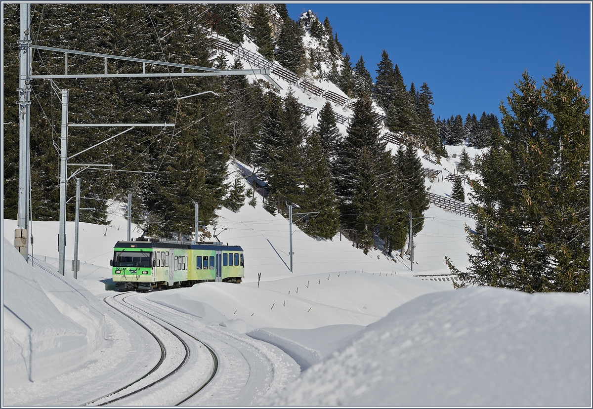 Ein BVB TPC Bhe 4/8 auf Talfahrt in Richtung Villard.

12. März 2019