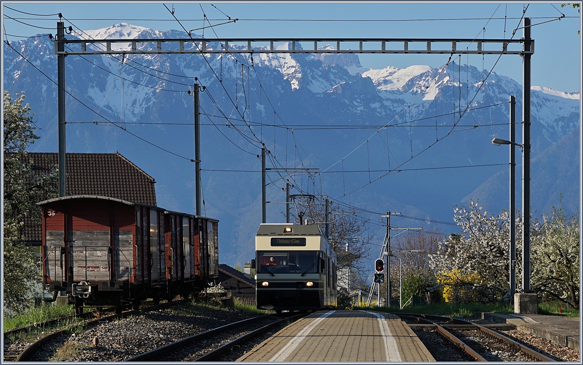 Ein CEV MVR GTW Be 2/6 erreicht St-Légier Gare.
3. April 2017