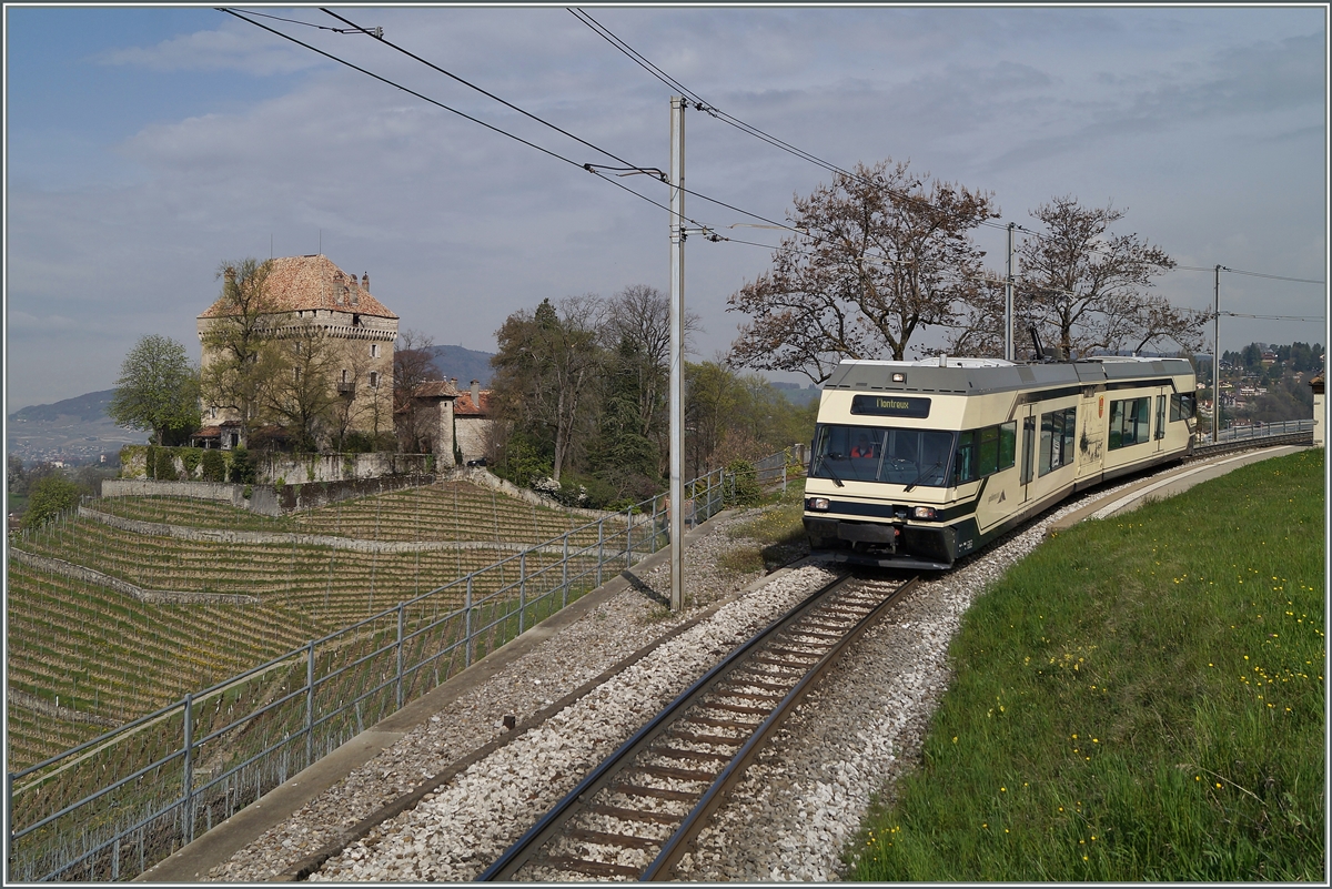 Ein CEV/MVR GTW Be 2/6 ist bei Le Châtelard unerwegs. 
4. April 2014