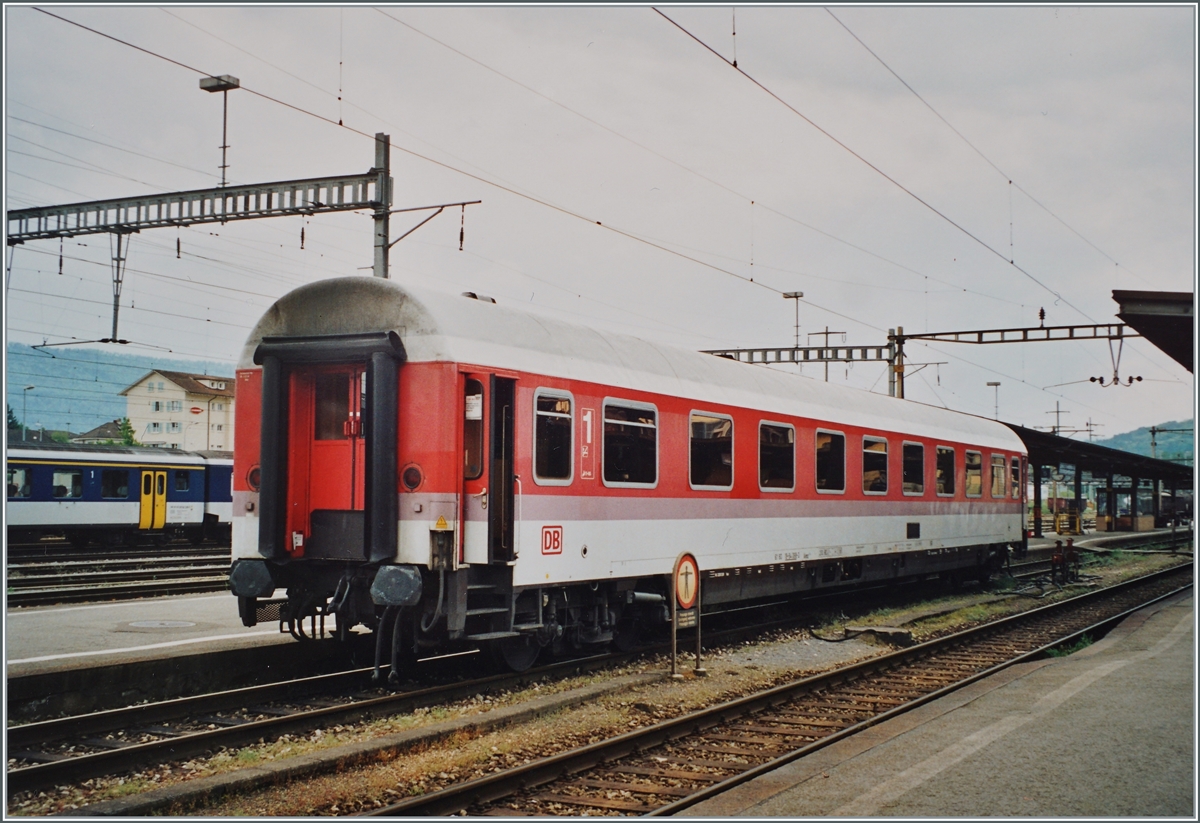 Ein DB 1. Klassewagen des EC Mont Blanc von Dortmund blieb jeweils in Delémont zurück und kehrte mit dem Gegenzug zurück, während die Stammkomposition wenig effizient erst am anderen Tag ihre Rückfahrt antrat, und so reichlich Grund bot, die Verbindung zum Fahrplanwechsel am 10. Juni 2001 ersatzlos zu streichen. 

Analogbild vom Frühjahr 2001