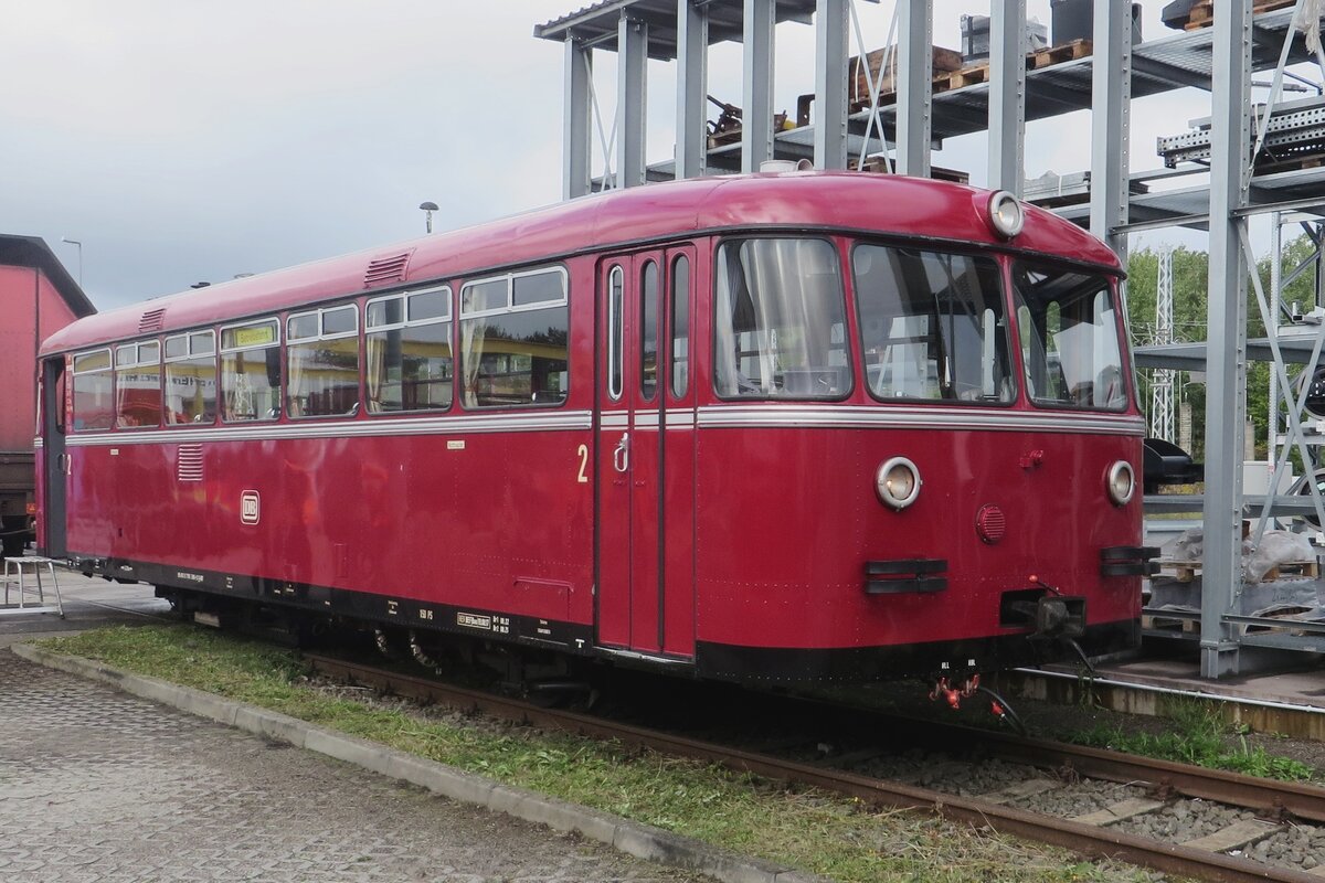 Ein DB (West) Schienenbus ins DR (Ost) Bw! Am Tag der Schiene 17 September 2022 (und auch Dank der Mauerfall...) töfft 795 396 der Berliner Eisenbahnfreunde durch das Areal edes Rangierbahnhofs Seddins.