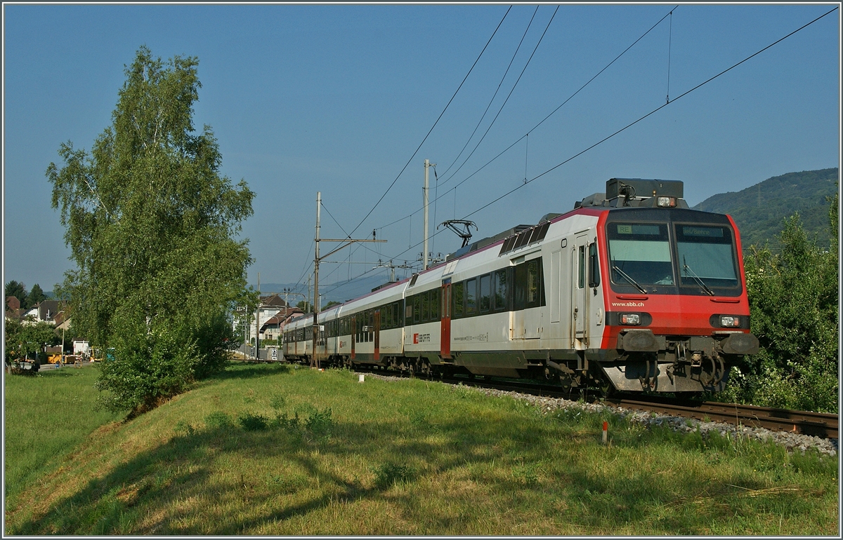 Ein Domino als RE nach Delle auf der MLB (BLS) bei Lengnau.
22. Juli 2013