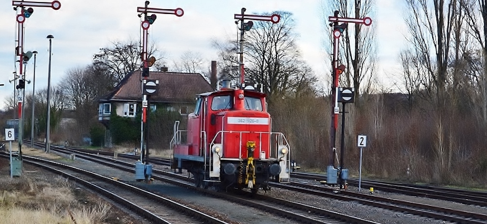 Ein  Dreibein  in Zeitz. DB 362 926-8 kam am 29.12.2013 von der Tankstelle und fuhr wieder zur�ck in das Bioethanolwerk Zeitz.