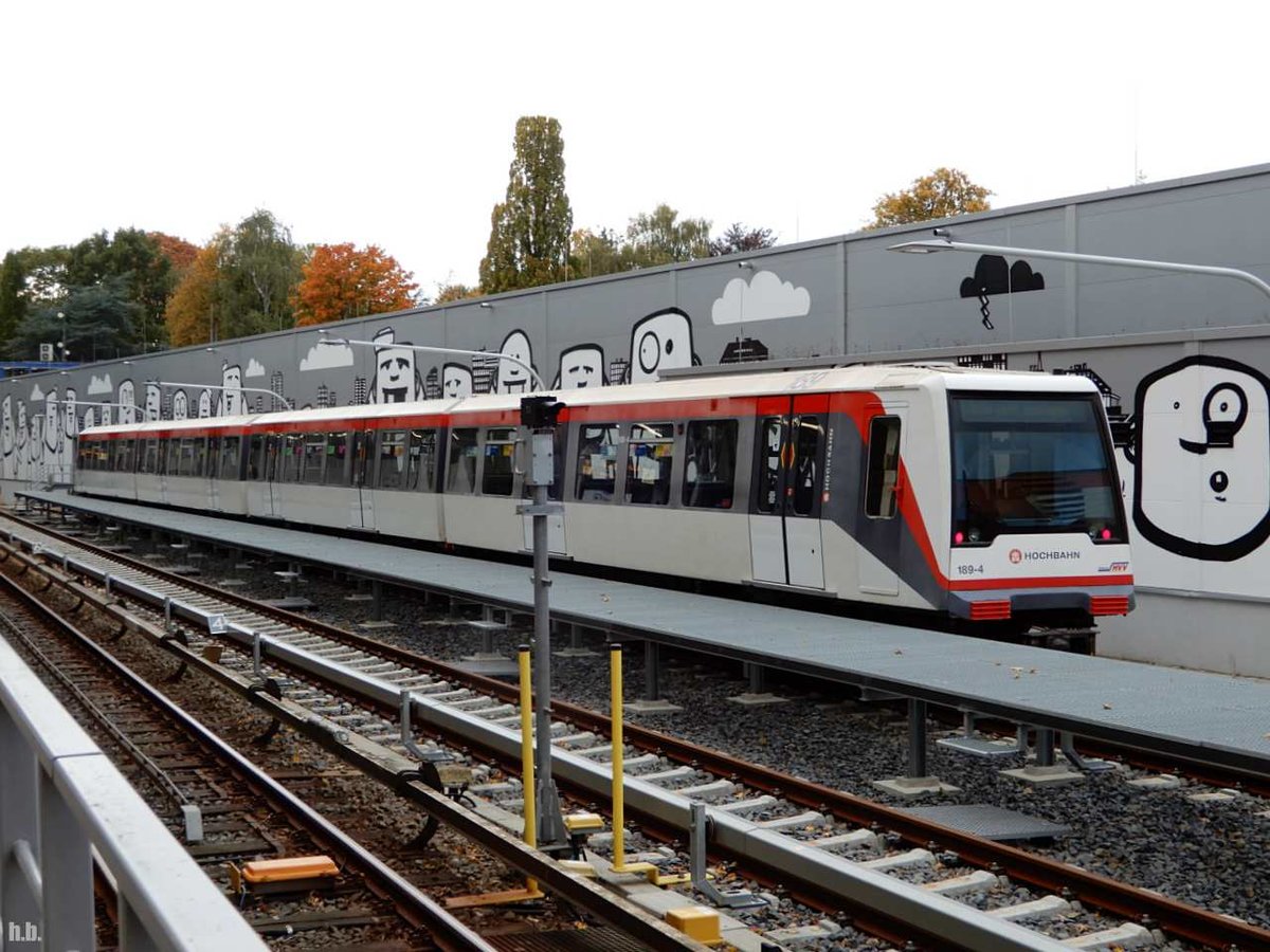 ein DT 4 der HVV machte rast am neuen U-bahn-betriebwerk legienstraße,23.10.20