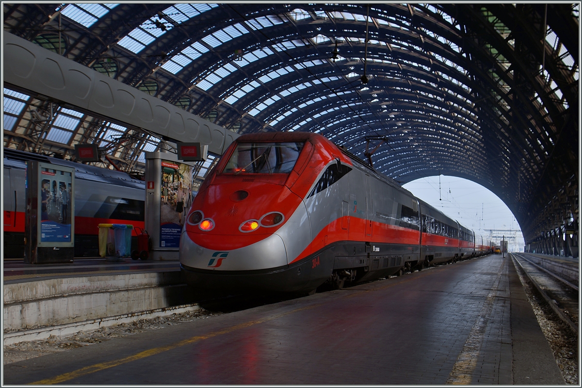 Ein ETR 500  Frecciarossa  in Milano Centrale. 
13. Nov. 2015