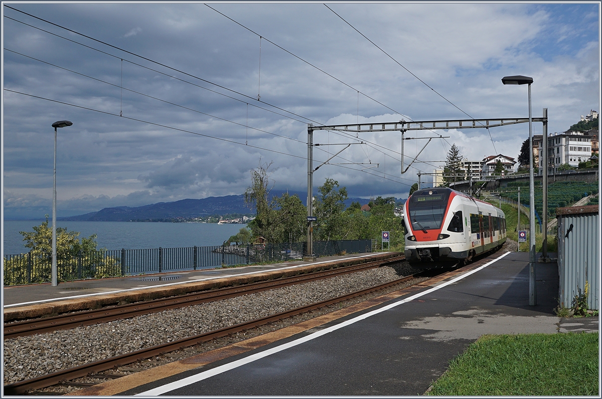 Ein Flirt erreicht auf seinem Weg nach Villeneuve den Halt Vetaux-Chillon.

19. Aug. 2019