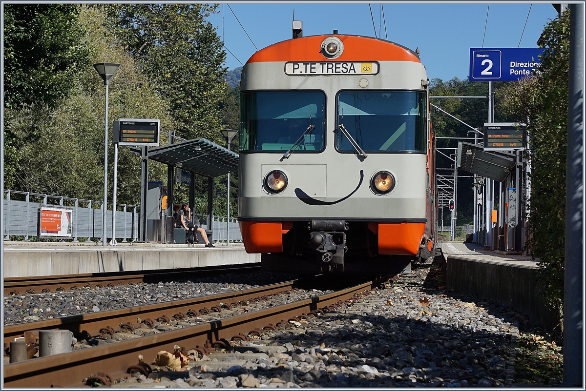 Ein FLP Be 4/12 unterwegs nach Ponte Tresa wartet in Cappella-Agnuzzo auf den Gegenzug.
27. Sept. 2018