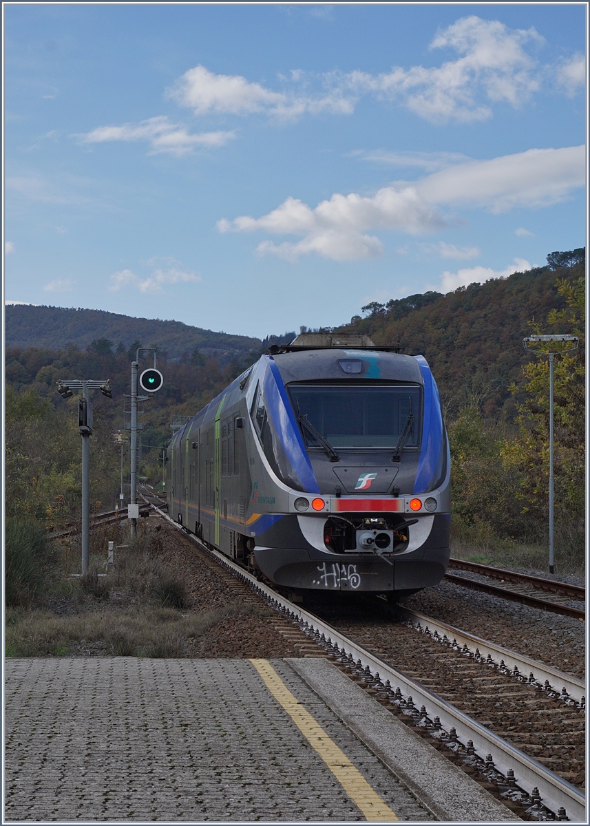 Ein FS Aln 501 MD verlässt S. Piero a Sieve in Richtung Firenze.

14. Nov. 2017