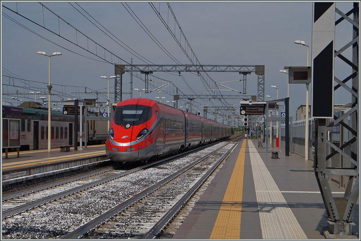 Ein FS ETR 400  Frecciarossa 1000  in Rho Fiera Mialano.
22. Juni 2015