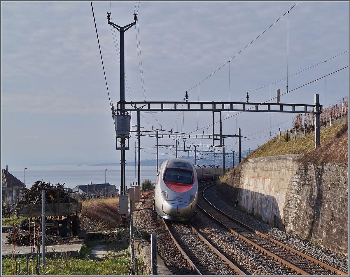 Ein FS ETR 610 als EC 34 auf der Fahrt von Milano nach Genève bei Cully.
20. Feb. 2018