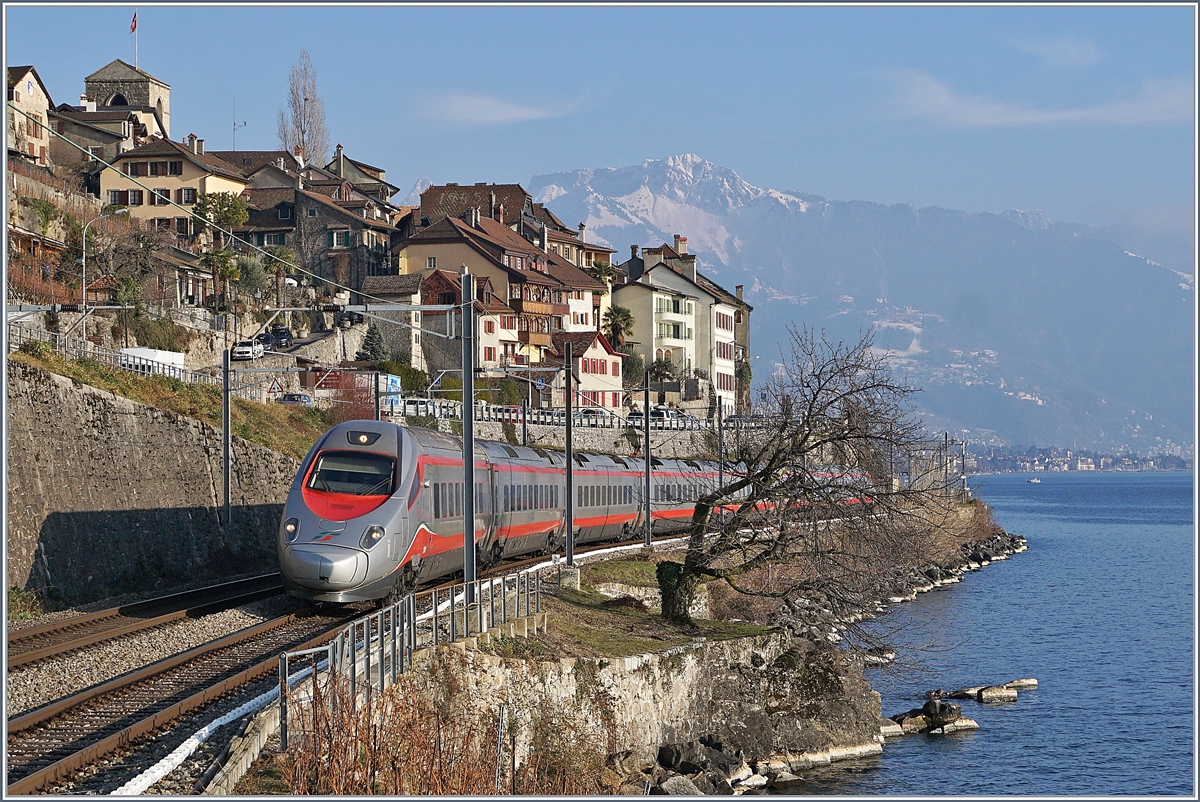 Ein FS ETR 610 als EC 34 auf dem Weg nach Genève bei St-Saphorin. 
 
25. Jan. 2019