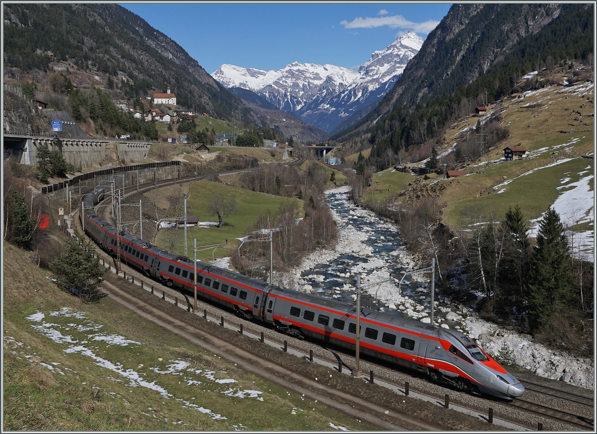 Ein FS ETR 610 auf der Gotthard Nord Rampe bei Wassen.
17. März 2016