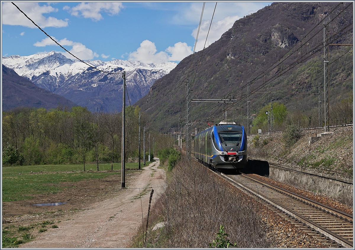 Ein FS Trenitalia Ale 501 ME nach Novara kurz nach Premosello. 

8. April 2019