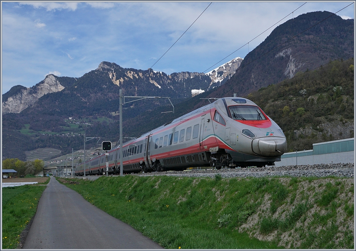 Ein FS Trenitalia ETR 610 als EC 34 auf dem Weg von Milano nach Genève kurz vor Aigle.
12. April 2018
