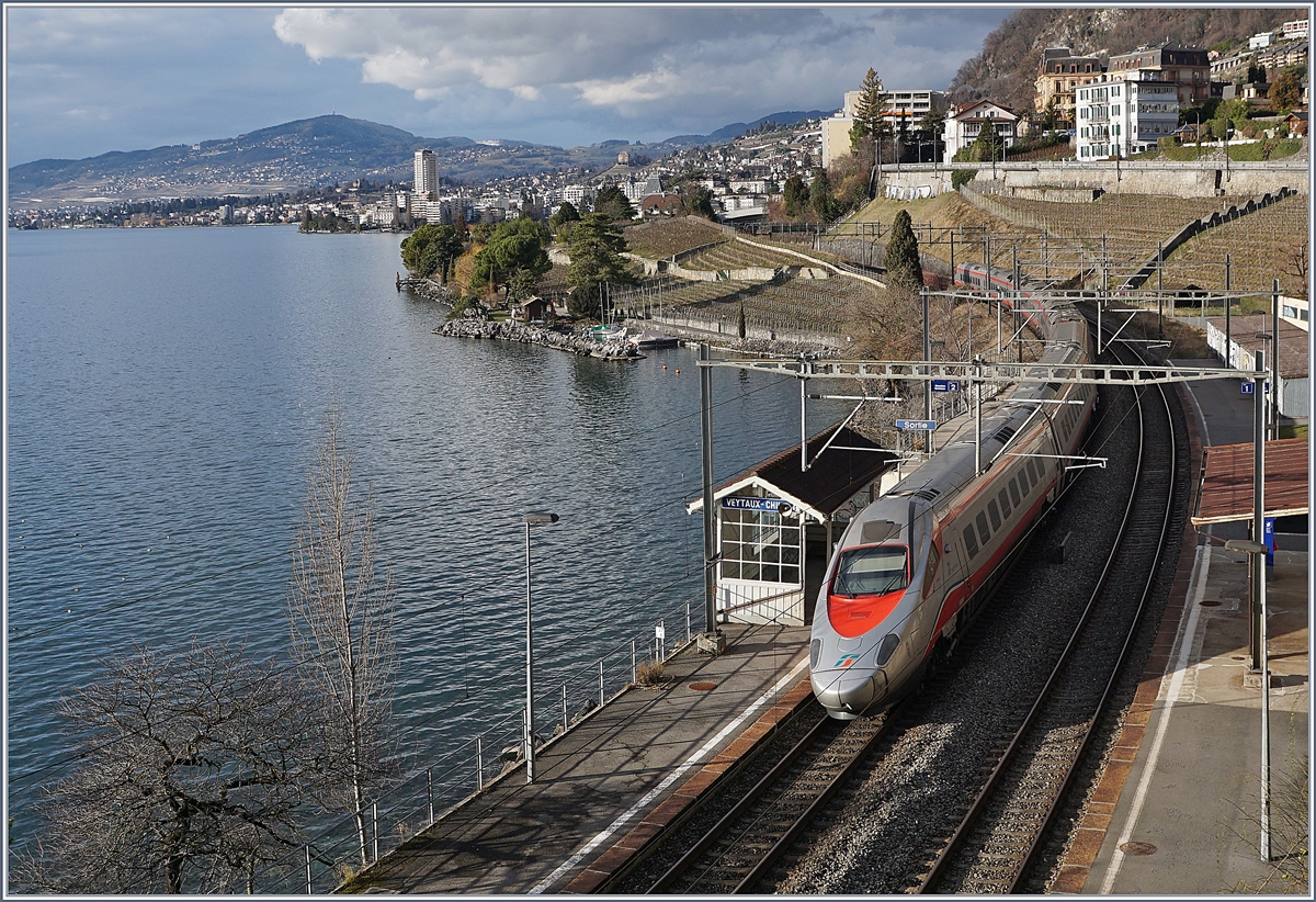 Ein FS Trenitalia ETR als EC 34 von Milano nach Genève kurz vor Montreux.
3. Feb. 2018