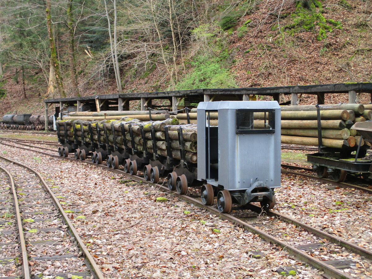 Ein Grubenbahngüterzug im Grubenmuseum Ilmenau am 25.April 2022.