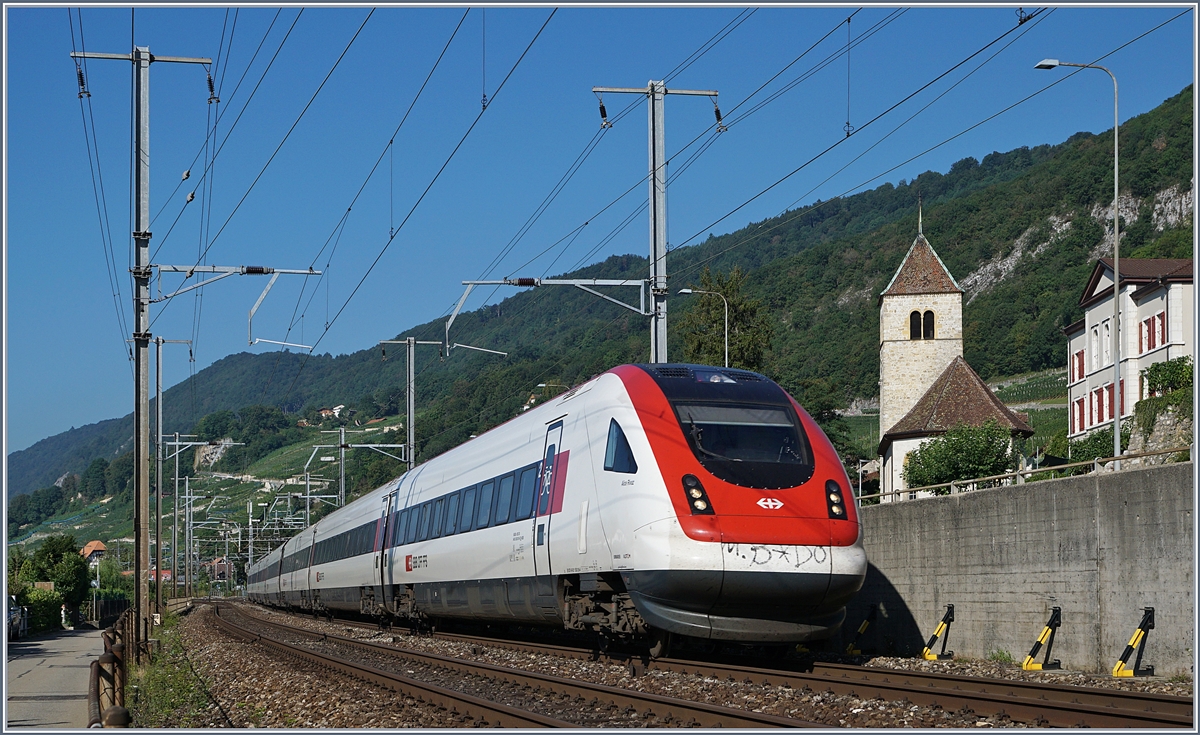 Ein ICN auf seiner Fahrt Richtung Biel/Bienne bei Twann.
18. Aug. 2017