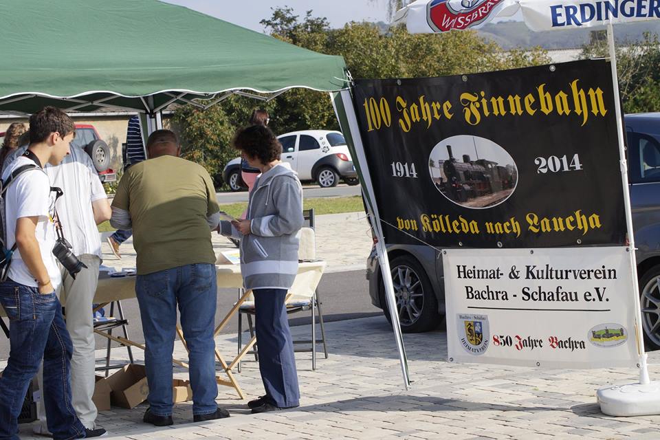 Ein Infostand vom Heimat- und Kulturverein Bachra-Schafau e.V., der �ber den 100. Geburtstag der Finnebahn informierte; 05.10.2014 (Foto: Dieter Weber)