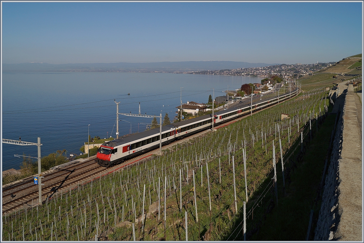 Ein IR nach Brig erreicht Cully.
20. April 2018