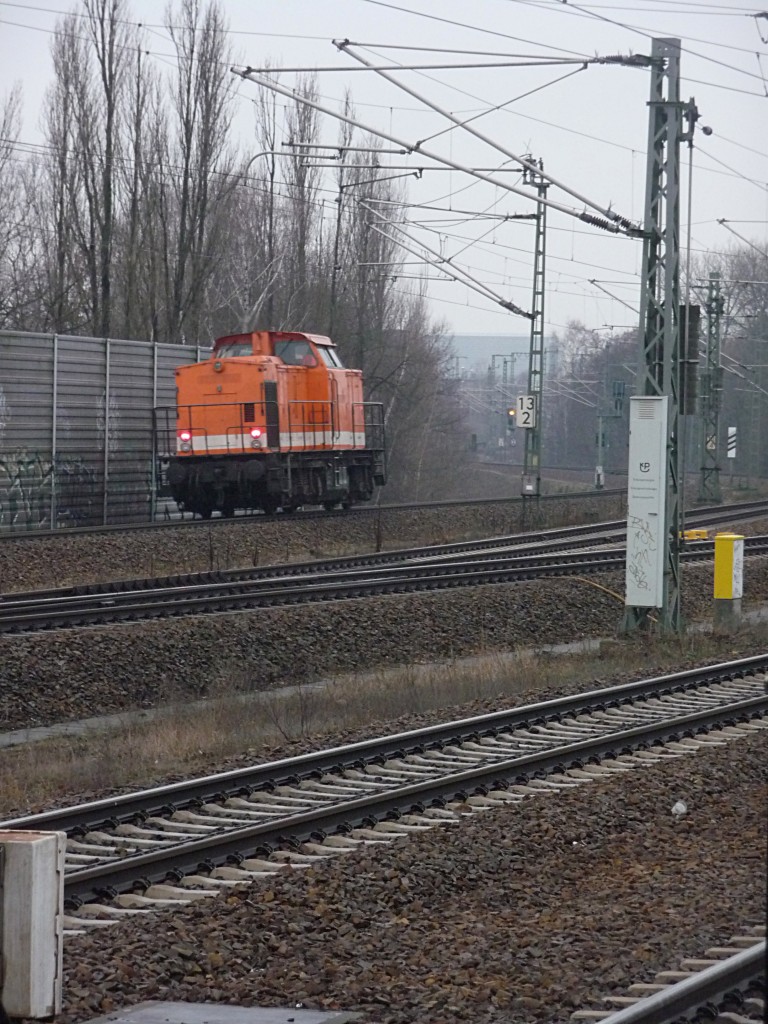 Ein kleines Geheimnis macht diese Lok aus ihrem Besitzer: 92 80 1203 142-5 D- hie mal  LOCON 216 , diese Nummer ist aber zwischenzeitlich anderweitig belegt. Laut revisionsdaten.de gehrt sie SC Rail Leasing Europe, der wohl auch die Schwesterlok 92 80 1203 141-7 D-; ex LOCON 215 gehrt. Fr wen sie unterwegs war, bleibt unklar.