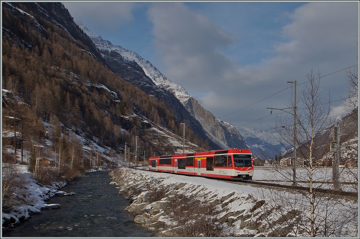 Ein  Komet  hat Täsch verlassen und erreicht in einigen Minuten sein Ziel Zermatt. 
18. Jan. 2015