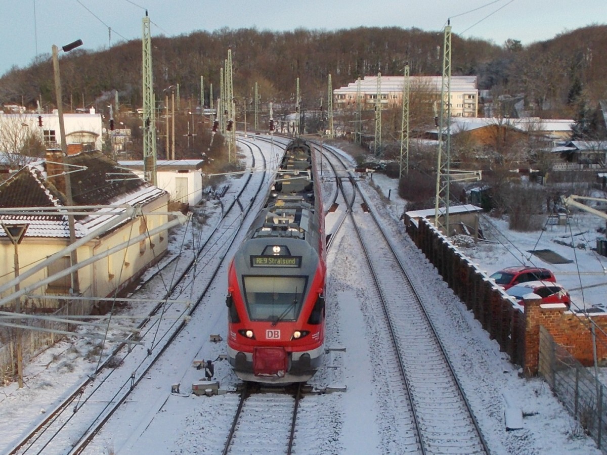 Ein kurzer Winterbruch war es zu Verdanken das ich,am 29.Dezember 2014,den einfahrenden Flirt in Bergen/Rügen fotografieren konnte.