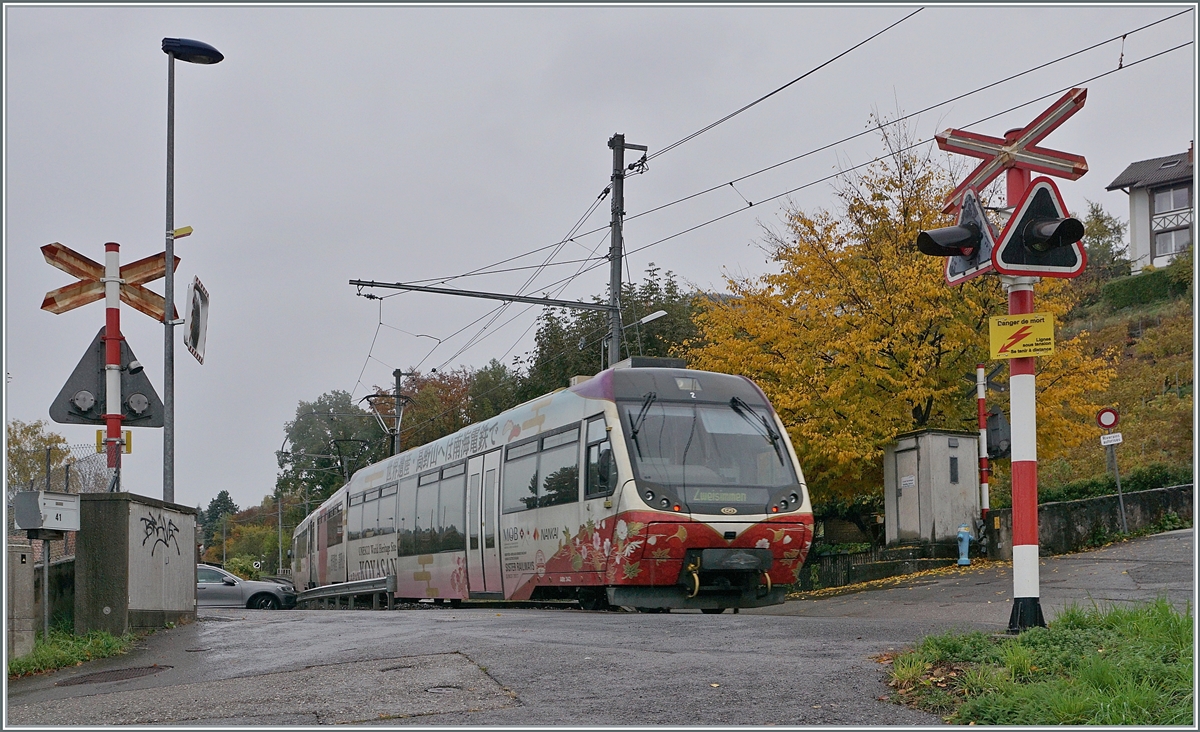 Ein  Lenker-Pendel  Be 4/4 Serie 5000 mit ABt/Bt auf dem Weg nach Zweisimmen bei Planchamp.

23. Okt. 2020