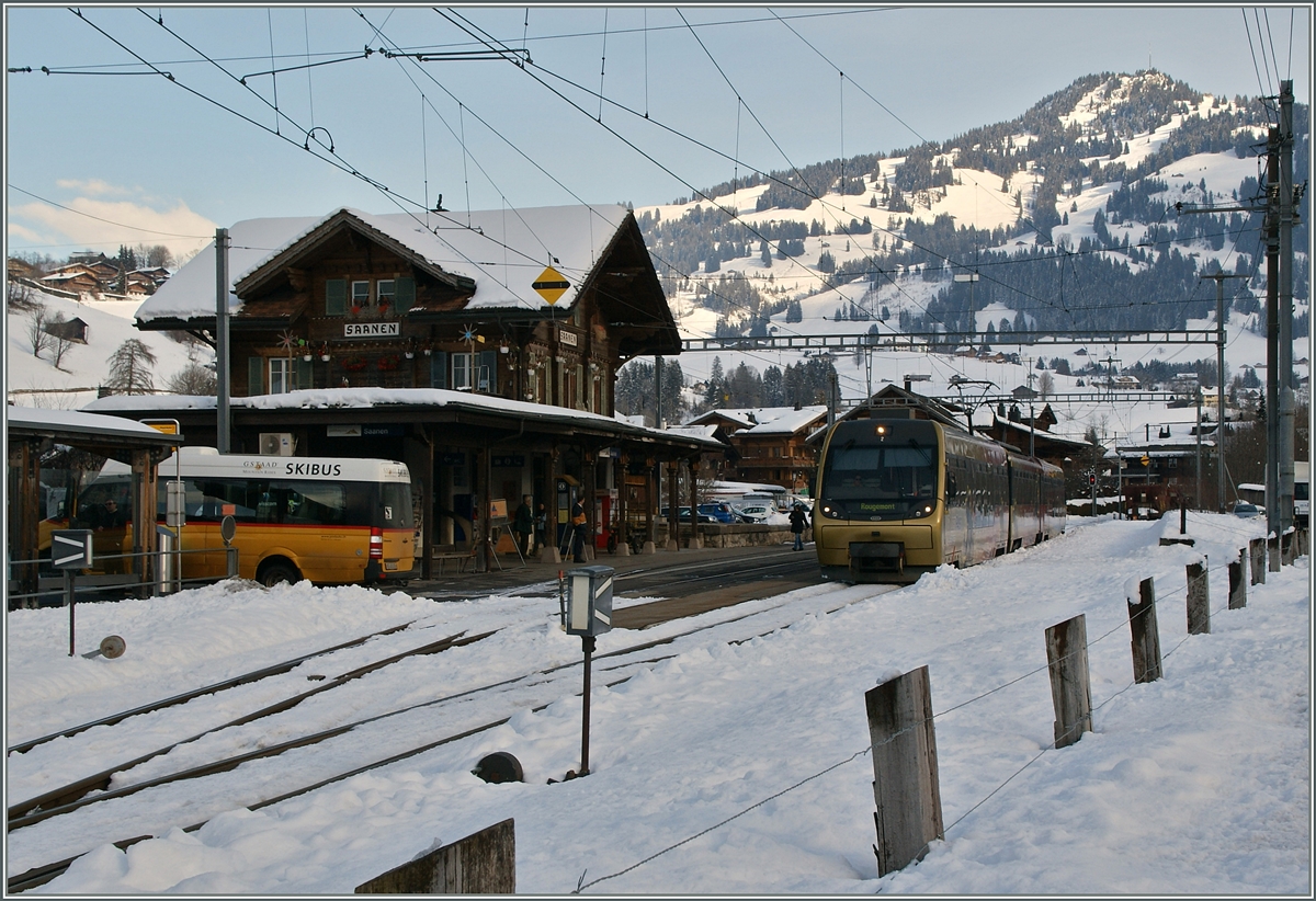 Ein  Lenker-Pendel  nach Rougemont beim Halt in Saanen.
03.02.2014