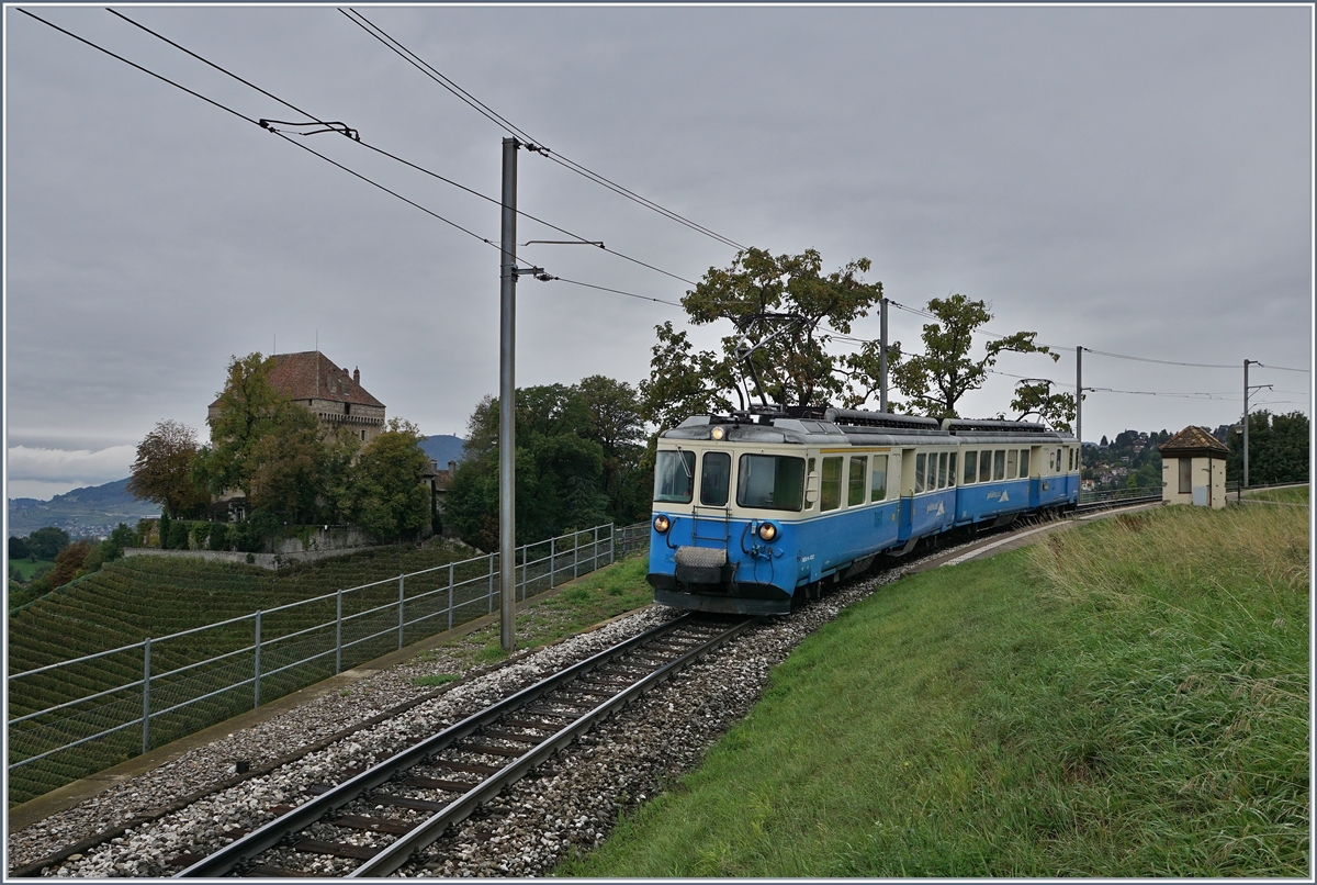 Ein der letzten Einsätze der MOB ABDe 8/8: Der MOB ABDe 8/8 4002 VAD ist bei Châtelard VD als Regionalzug nach Montreux unterwegs. 

4. Okt. 2019