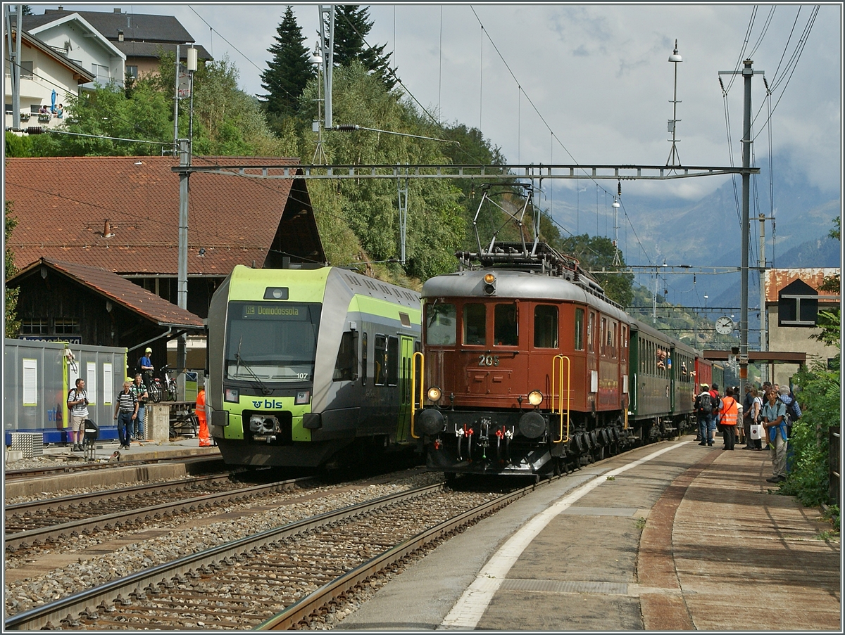 Ein Lötschberger und die Ae 6/8 205 in Ausserberg.
7. Sept. 2013