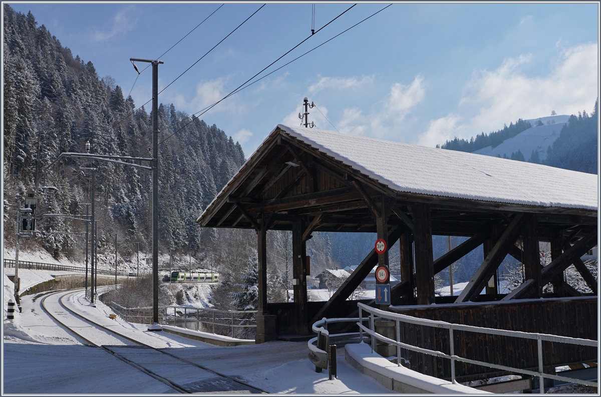 Ein Lötschberger kommt...
Ein einfaches Zugsuchbild aus Trubschachen (Emmental). 
6. Jan. 2017