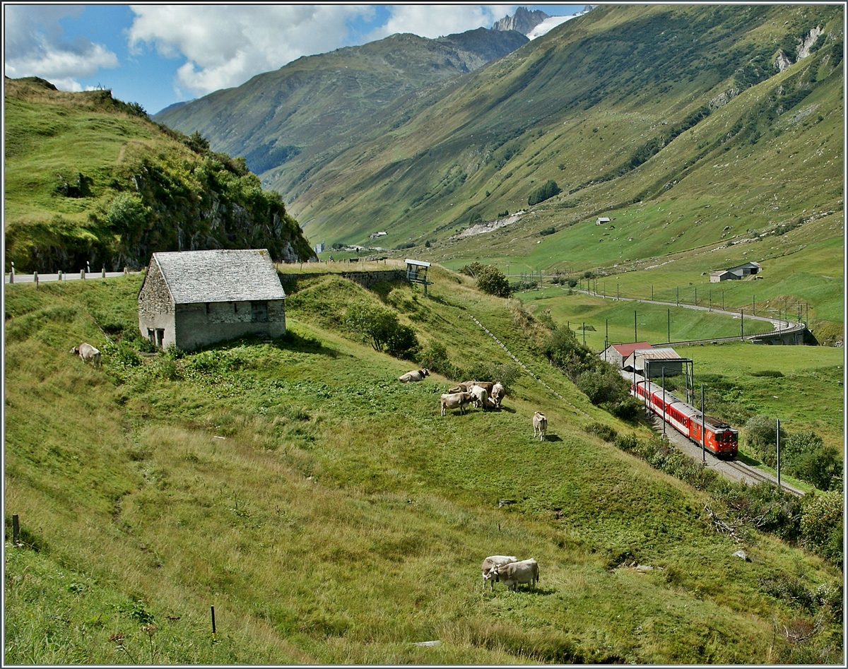 Ein MGB Regionalzug kurz vor Hospental.
29. Aug. 2013