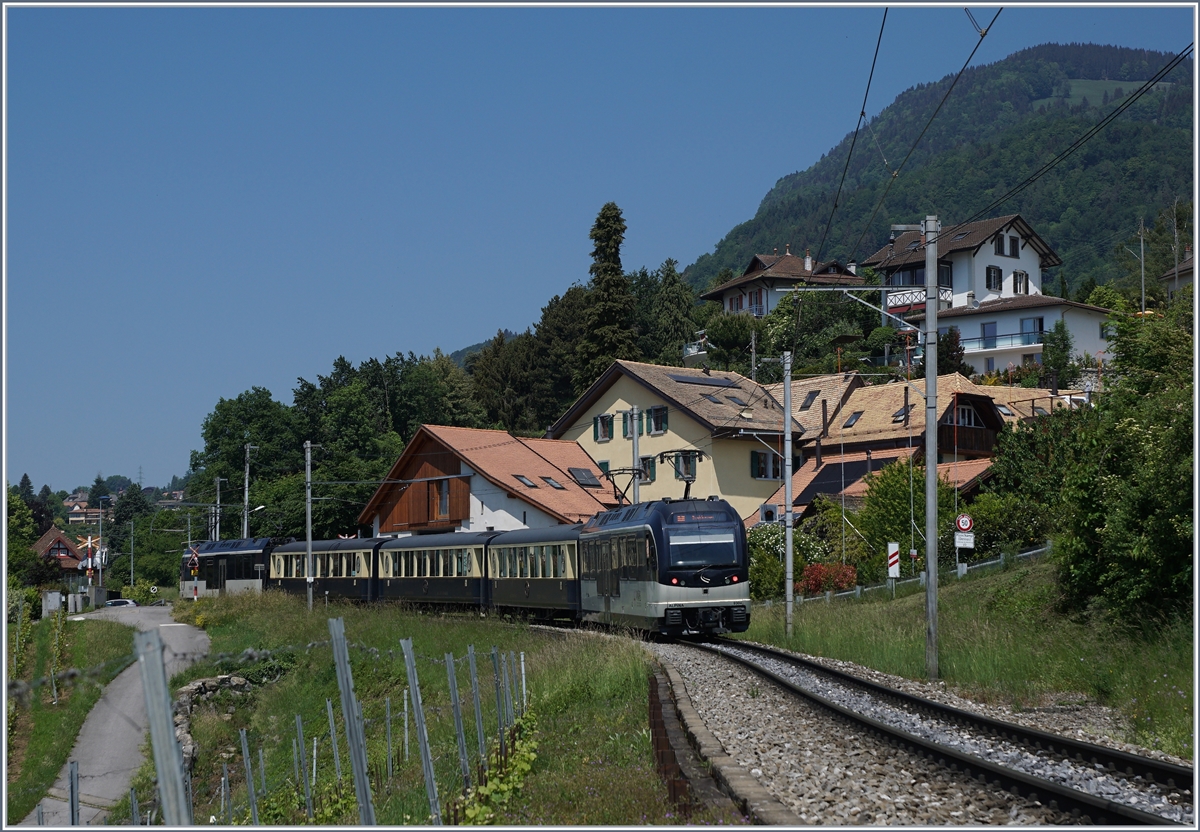 Ein MOB Belle Epoque Zug auf der Fahrt nach Zweisimmen bei Planchamp. 

18. Mai 2020