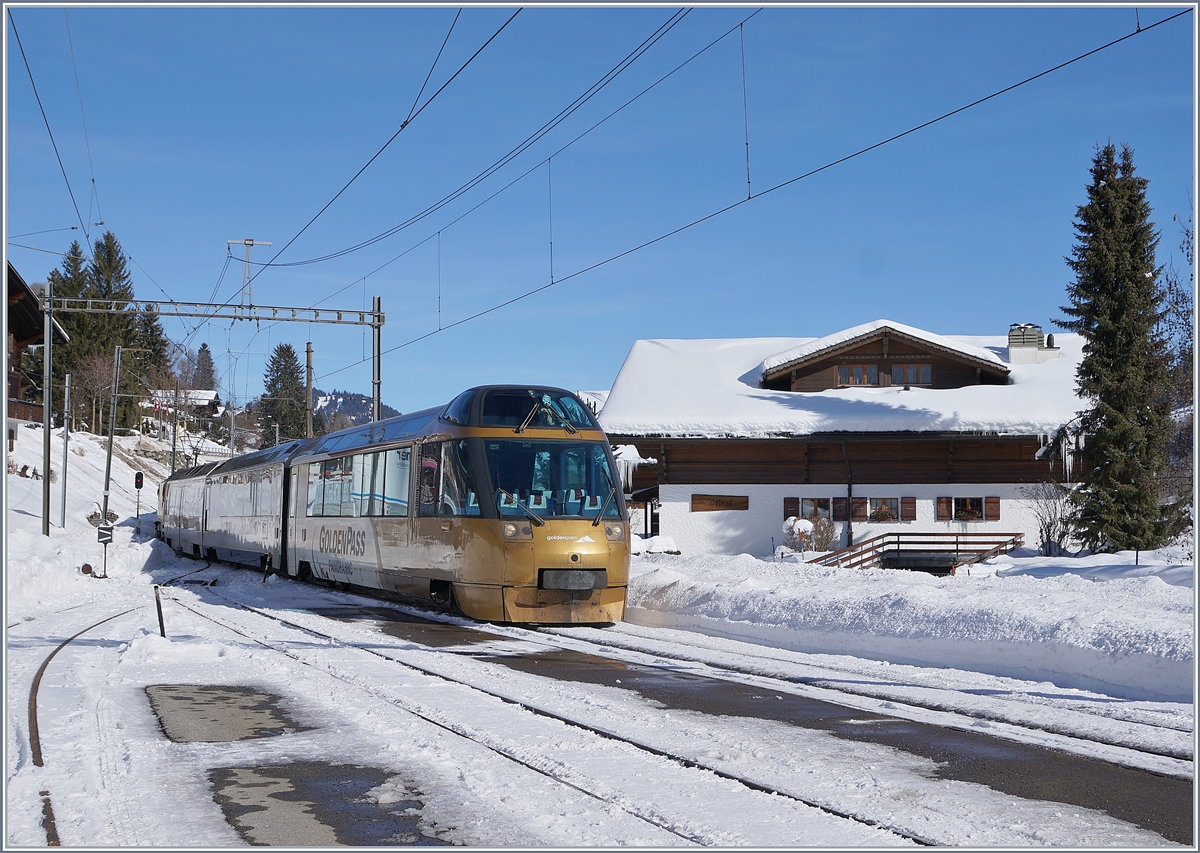 Ein MOB GoldenPass Panoramic erreicht Schönried.

6. Feb. 2019